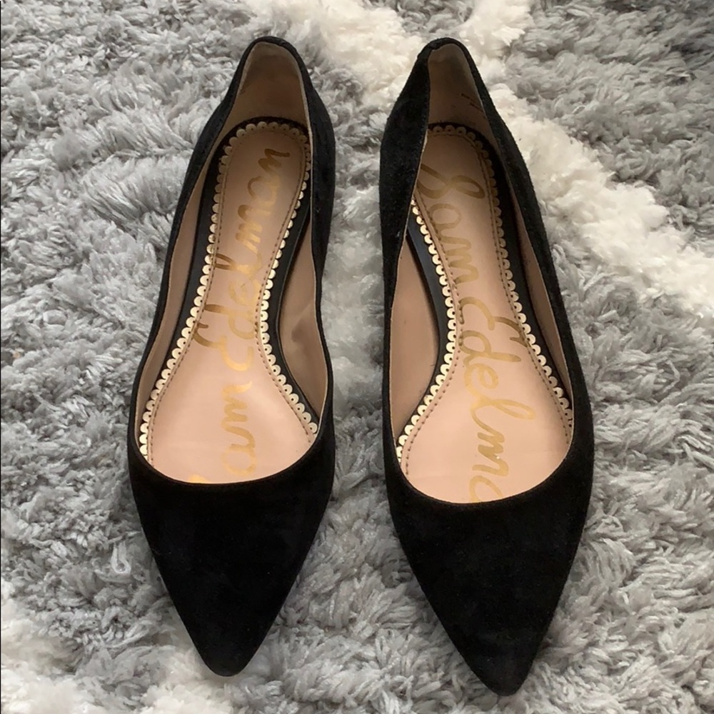 Pointed Black Flats